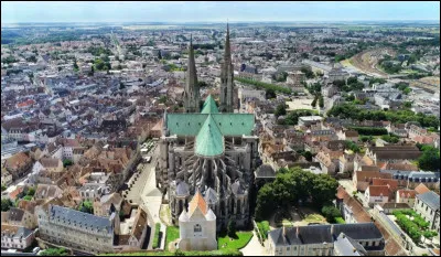 Le nom de Chartres était...