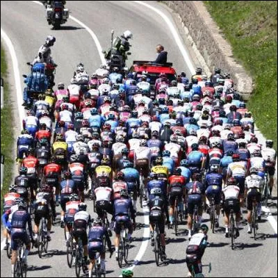 Quel cycliste, surnomm&eacute; Monsieur Paris-Nice, a remport&eacute; cinq ann&eacute;es de suite le classement mondial de la F&eacute;d&eacute;ration internationale entre 1984 et 1988 ?