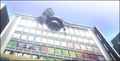 Dans "Steins;Gate", quel est l'objet étrange qui est mystérieusement apparu en plein dans un immeuble, au tout début de la série ?