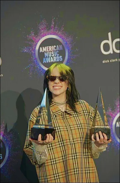 Quelle chanson nest pas dans "Dont Smile At Me" ?