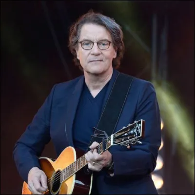 Comment s'appelle ce chanteur ?