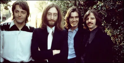 Comment s'appelle ce groupe de chanteurs ?