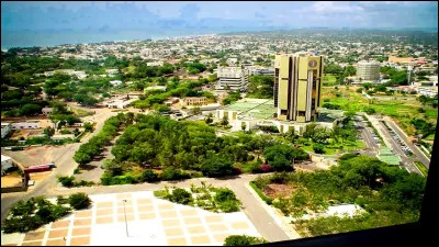 Quelle est cette ville, capitale du Togo, dont le port avec sa zone franche est le poumon économique du pays ?