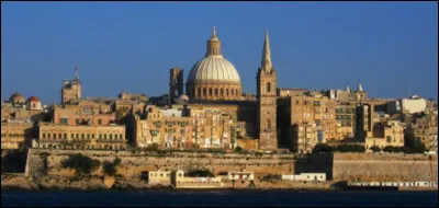 Quelle est cette ville fondée par un français en 1566, cité fortifiée, capitale de la République de Malte ?