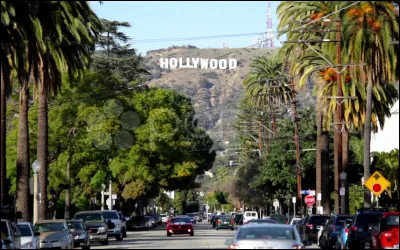 Quelle est cette ville de Californie, célèbre pour son quartier cinématographique d'Hollywood, sa plage de Venice, ses parcs à thème et ses boutiques de grand luxe ?