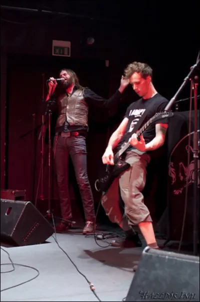 Complétez : 
"Eitt sinn ég þér mína hollustu..."