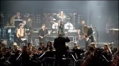 Complétez : 
"Heljar við styrjöldum hef ekki..."