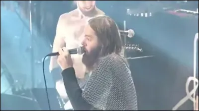 Complétez : 
"Svartar..."