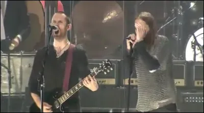 Complétez : 
"Sár er ég og sár ert..."