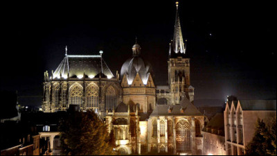 La ville d'Aix-la-Chapelle abrite la sépulture de Charlemagne ; quel est son nom allemand ?
