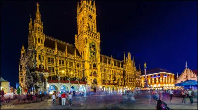 Où se déroule la célèbre et traditionnelle fête de la bière "Oktoberfest" ?