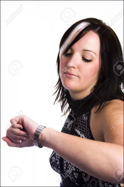 Ta copine/copain te dit : 《Je te laisses sortir à condition de rentrer pile poil à 18 heures précises pour le dîner et pas une minute de plus ! Bien évidemment je t'interdis de voir tes potes (fille et garçon) !》Que fais-tu ?