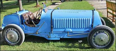 Quelle marque de véhicules de course a innové avec une traction intégrale et 4 roues indépendantes en 1931 ?