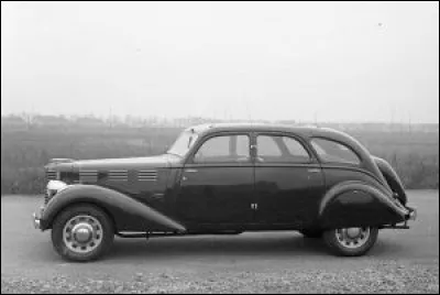 Quel constructeur célèbre pour ses camions a commercialisé cette auto luxueuse baptisée "Dauphine profil" en 1939 ?