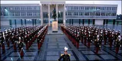 Qui a fondé l'École spéciale militaire de Saint-Cyr ?
