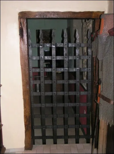 Complétez : 
"Þórunn barðist uns þrótturinn..."