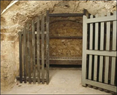 Complétez : 
"Tíminn niður stafnum..."