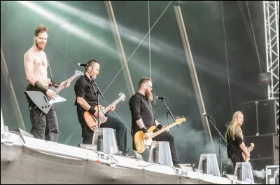 Complétez : 
"Griðungur og gömul..."