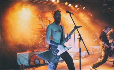 Complétez : 
"Sigur grófst í..."