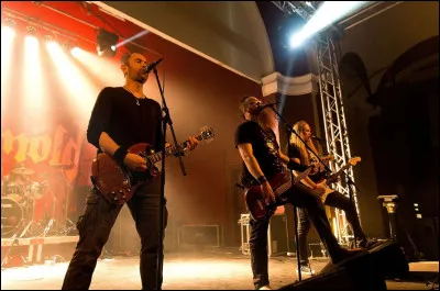 Complétez : 
"Hringnum verður lokað..."