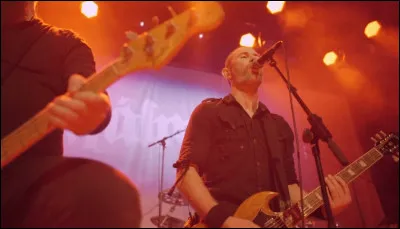 Complétez : 
"Klakabönd og kynjamyndir, kaldur vindur..."