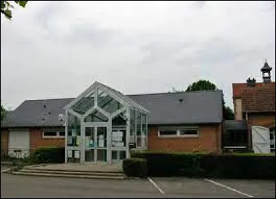 Commune du Centre-Val-de-Loire, à 4,5 kilomètres de Dreux, Garnay se situe dans le département ...