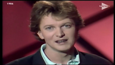 Qui est ce chanteur ayant interprété le titre "Le Géant de papier" en 1986 ?