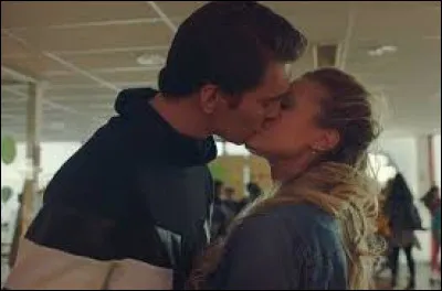 Léna et Max échangent leur premier baiser dans quelle saison ?
