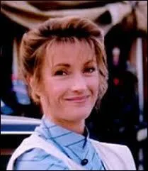 Cette maman toujours trs chic a adopt 3 enfants pas si jeunes que cela, avant d'en fabriquer un  elle avec son cowboy  franges de daim au longs cheveux