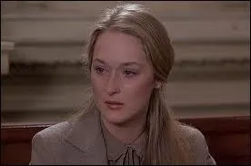 Cette maman dcidera brutalement un matin qu'elle ne peut plus l'tre, avant de revenir sur sa dcision, au grand dam de son ex-mari qui s'est rapproch de son fils en son absence