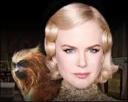 Cette maman est particulire et dangereuse, passionne, cruelle, ambitieuse... elle cherche  manipuler sa fille Lyra par intrt mais la protge aussi. Son daemon est un singe dor.