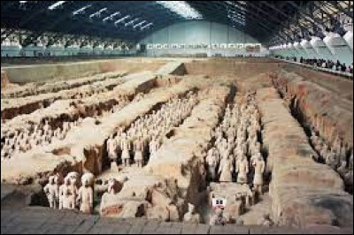 Dans quel pays peut-on admirer une armée de terre cuite représentant les troupes de l'empereur Qin Shi Huang ?