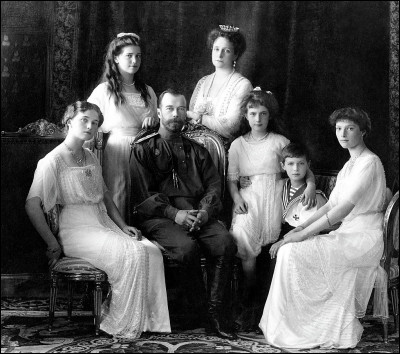 Qui est le père de Nicolas II de la dynastie des Romanov, le dernier tsar couronné en Russie ?