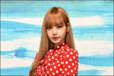 Par quel journal est-elle désignée comme la personnalité la plus populaire de l'année 2018 en Thaïlande ?