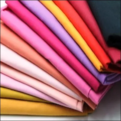 Quelle &eacute;toffe invent&eacute;e dans le Cachemire, qui peut &ecirc;tre coup&eacute;e ou trame, est li&eacute;e aux pattes du chat ?