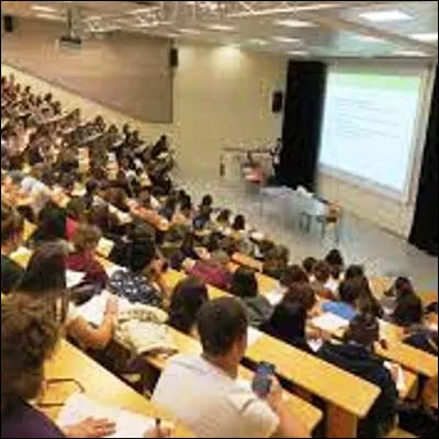 Comment s�appelle la plateforme internet lanc&eacute;e en 2018 par le gouvernement fran&ccedil;ais pour orienter les lyc&eacute;ens vers les formations sup&eacute;rieures ?