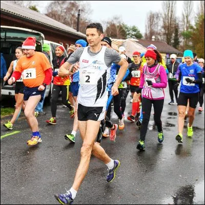 Quel athl&egrave;te fran&ccedil;ais d&eacute;tient depuis 2004 le record du monde du 50 km marche ?