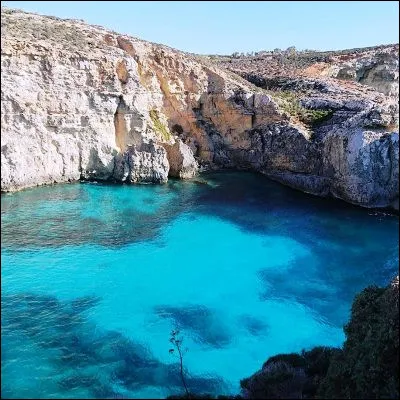 Quel &Eacute;tat insulaire, propri&eacute;t&eacute; d�un ordre militaire religieux pendant plus de deux si&egrave;cles, comprend l�&icirc;le de Gozo ?