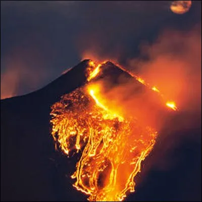 Quelle ville italienne, lieu de naissance du compositeur Vincenzo Bellini, se situe au pied de l�Etna ?