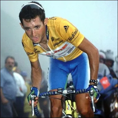 Quelle course &agrave; &eacute;tapes le cycliste espagnol Roberto Heras a-t-il remport&eacute; &agrave; quatre reprises entre 2000 et 2005 ?