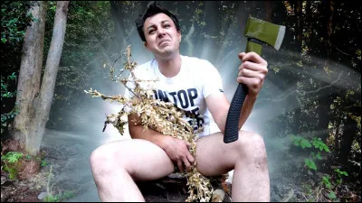 Tu es dans la forêt en train de faire la commission quand, soudain, tu entends des bruits de pas ! Que fais-tu ?