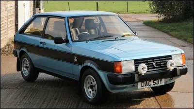 Je ne savais pas que cette compacte avait une version sportive avec un nom &eacute;vocateur pour les amateurs d'automobiles. Comment s'appelle cette voiture ?
