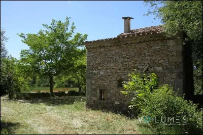 Petit bâtiment provençal :
