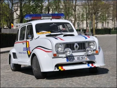 Est-ce la Renault 4 spéciale sport du film "Rien à déclarer" ?
