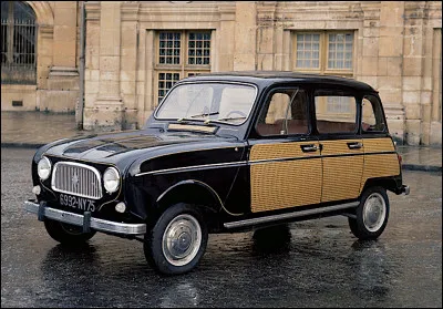 Est-ce la Renault 4 série spéciale Arlésienne de 845 cm3 ?