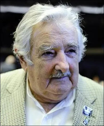 José Mujica est un président comme on n'en fait plus : il donne 90 % de son salaire à un programme social et ne dispose que de deux policiers pour sa protection. 
Quel pays a-t-il dirigé de 2010 à 2015 ?