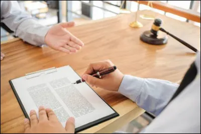 Félicitations, vous avez accepté une offre et signé un compromis, vos acquéreurs peuvent-ils se désengager sans motif ?