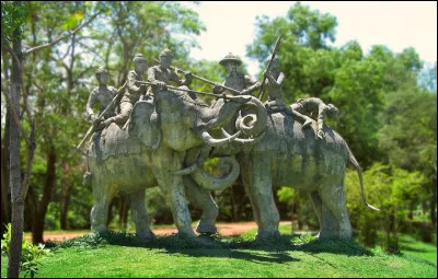 1599, Nandabayin, roi de Birmanie > En apprenant d'un marchand italien que Venise était une république et n'avait pas de roi, il ...