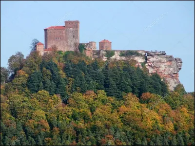 C'est en Allemagne, au coeur du Palatinat, que vous verrez ce ch&acirc;teau perch&eacute; sur son piton rocheux :