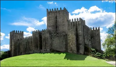 C'est en Serbie que vous verrez ce ch&acirc;teau &eacute;difi&eacute; au XIIe si&egrave;cle :